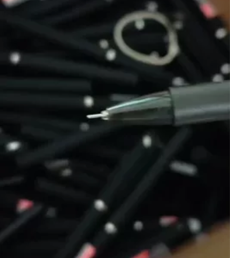 大量中性笔，有需要的可以入手 感兴趣的话点...