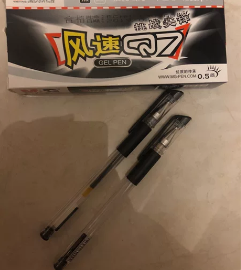 晨光中性笔都是黑色，一盒12支7块钱 感兴...