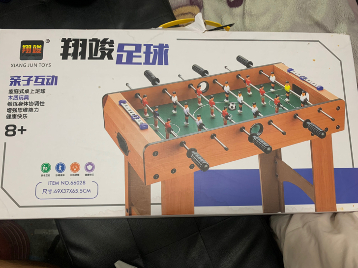 两套台球一套足球全新未拆，外包装受损，低价...