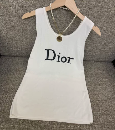 四季款针织背心 不起球不掉色 全新没穿 衣...