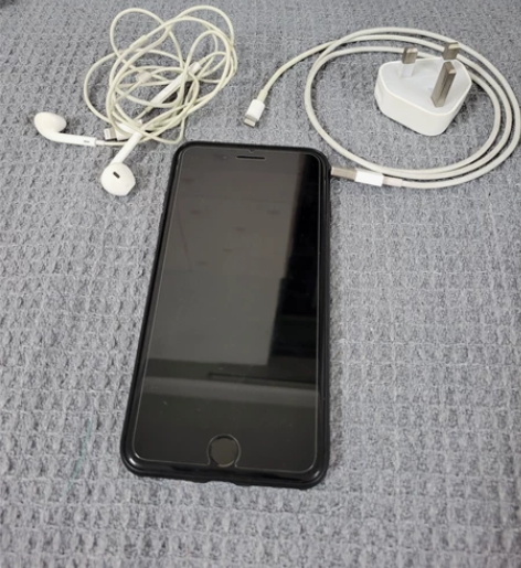 小姐姐自用！低价处理一台9成新港版64g ...