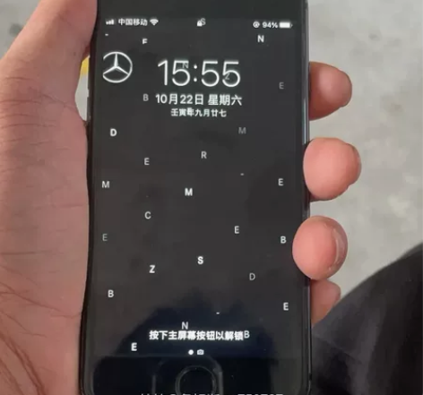 苹果8 64 g 国行仅换过电池 感兴趣的...