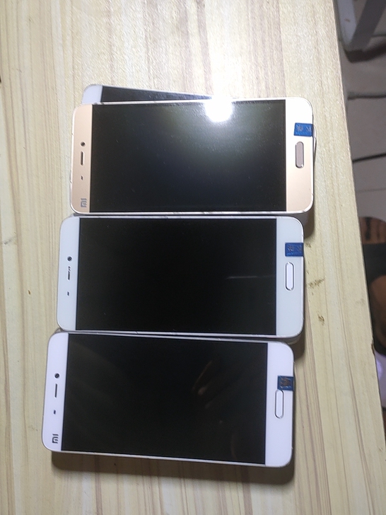 小米5手机3+64内存。工作室刚买没多久。...