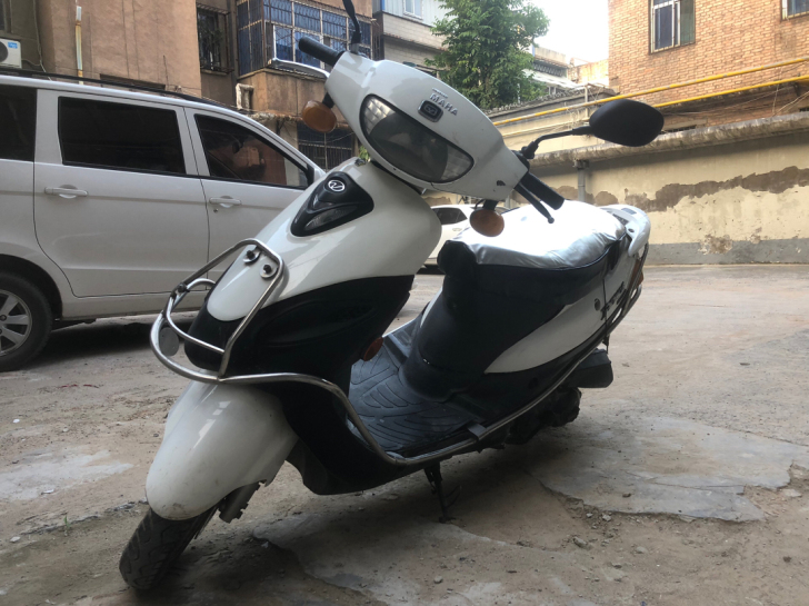 摩托踏板车，代步工具。天天起，给油就走。不...