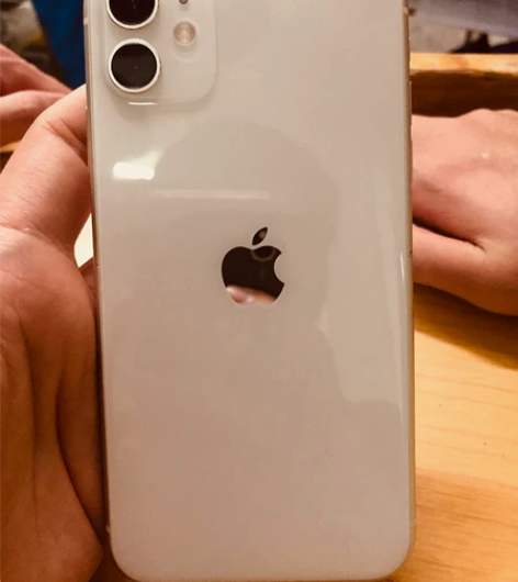 iPhone 11 128g国行换过屏幕边...
