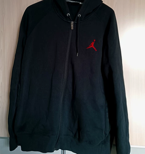 乔丹(耐克)运动套装(上衣和裤子)。适合男...