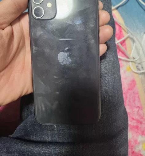 平果11手机九新 感兴趣的话点“我想要”和...