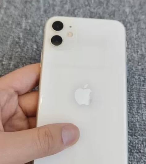 型号：苹果11 内存：128G 颜色：白色 成色:  99新...