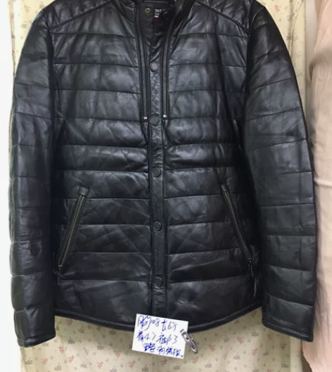 男士羊皮羽绒服纯黑色的，皮羽绒服哟，自然磨...