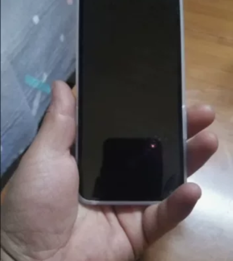 在实体店买的，出货一部手机oppofind...