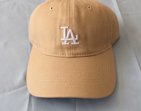 出闲置MLB棒球帽，闺蜜做代购的，送了我好...