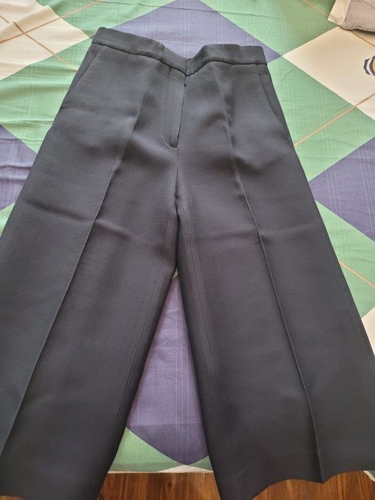 迪奥正品七分工装阔腿裤，很显瘦。10200...