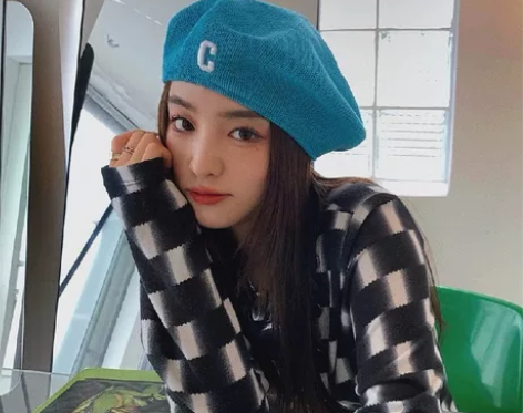 湖蓝色贝雷帽帽子 全新 头围很大，有粘扣，...