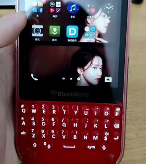 红色黑莓q5价格230,支持移动联通 感兴...