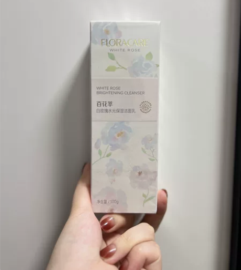 欧诗漫 百花 萃新莲舒润净颜洁面乳洗白白温...