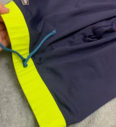 迪卡侬保暖防嗮男童长泳裤。upf50+。1...