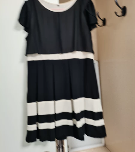 雪纺连衣裙，买给妈妈的 ，穿着有点小 低价...