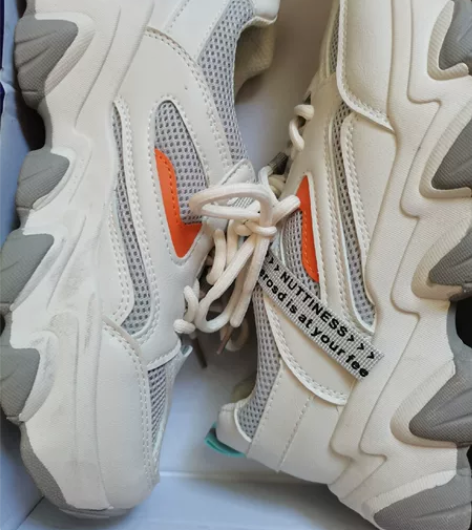 运动鞋，轻微穿过，闲置了，39码，适合38...