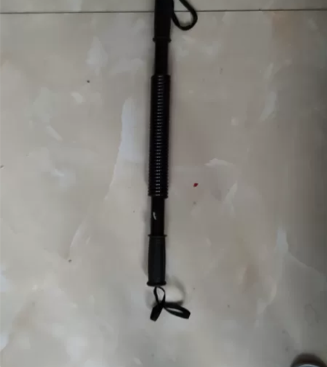 臂力器一个，需要的带走吧，换别的健身器具也...