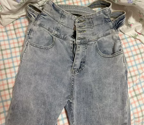 高腰一排扣牛仔裤 S码 不想要了便宜出 无...