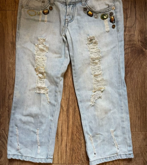 破洞牛仔裤，低价转让中 腰围68左右，成色...