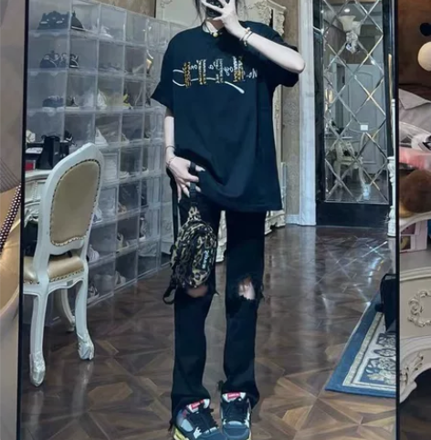 膝盖破洞毛边辣妹显瘦牛仔裤 XL码，码偏小...