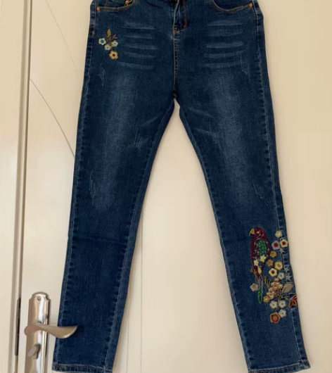 全新刺绣牛仔裤,腰围2.2尺,裤长2.85...
