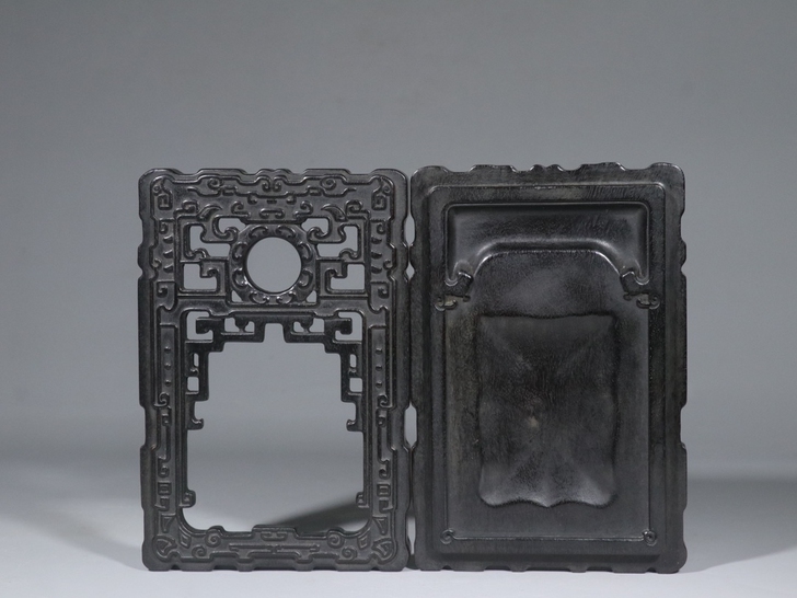 旧藏.小叶紫檀手工雕刻夔龙纹砚台(带款)