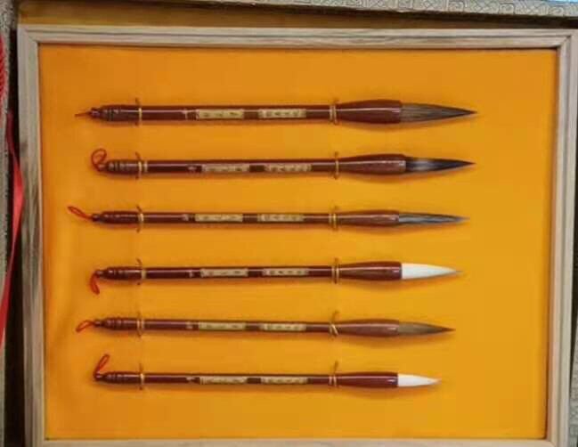 文港毛笔，一盒六只，出给有缘人，200一盒...