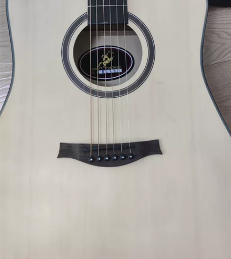 SWIFT吉他 原价八百 便宜出了 背板有...