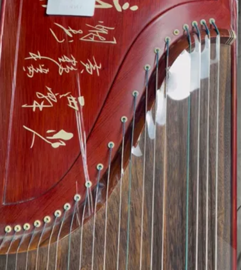 雅韵古筝，红檀牙骨刻字，店里摆过的样品 赔...