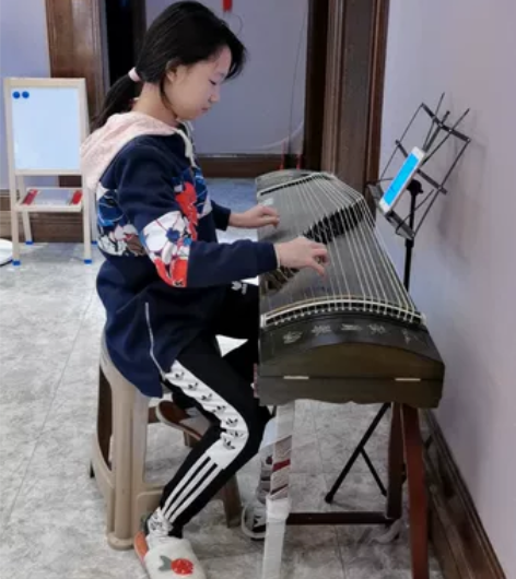 转让个人自用8成新古筝一台。此琴于2018...