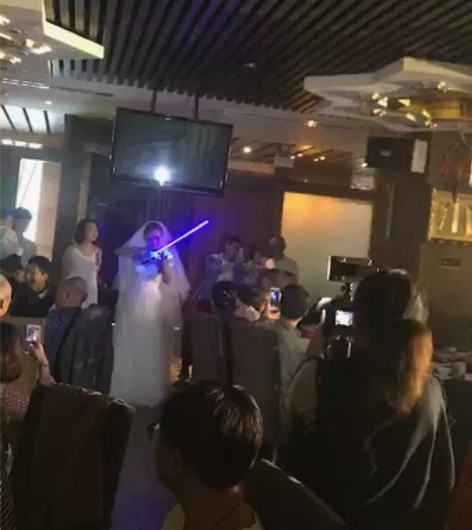 [转卖]电子小提琴发光道具舞台表演庆典专用...