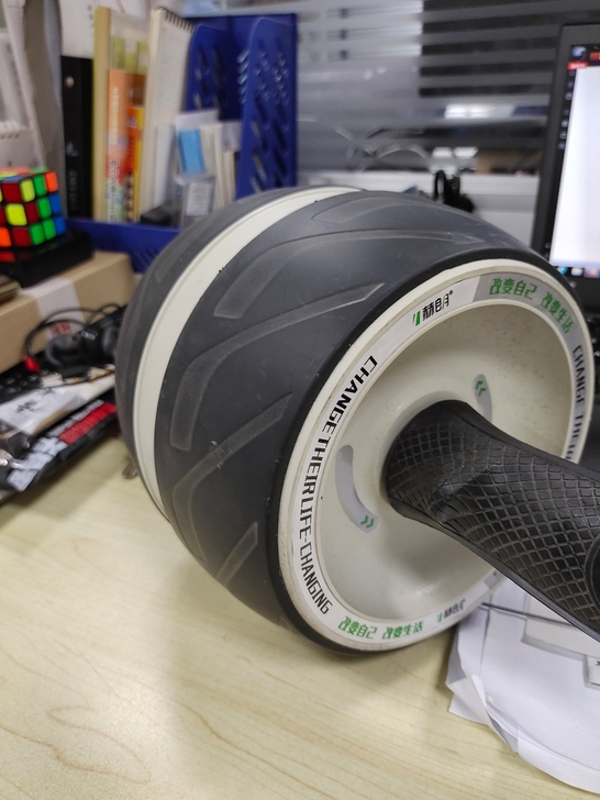 闲置八成新静音自动回弹健腹轮，加宽17cm...