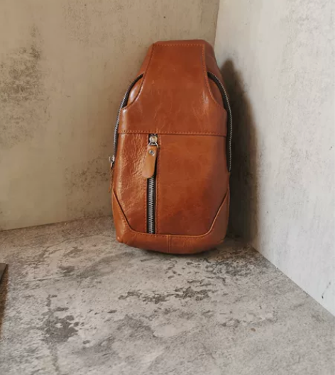 头层牛皮油蜡皮胸包男士斜挎包单肩背包黄棕色...