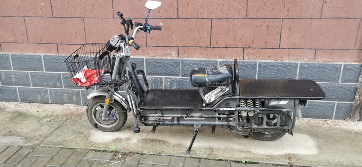 出一辆载重王，带60/20黑金电瓶，跑外卖...