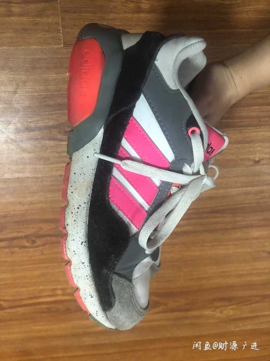 阿迪运动鞋 38码 轻微穿着痕迹 支持自提...