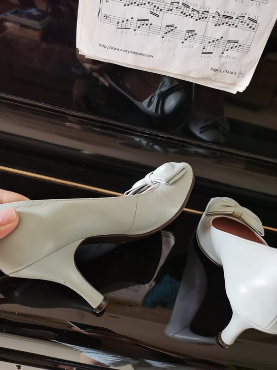 全真皮高跟鞋,买来五百多,腾地方,码数正,...