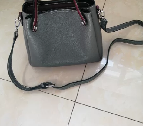 灰色水桶包手提包斜挎包 质量好 灰色女士手...