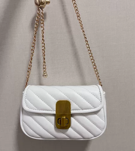 小香风斜挎包 包邮便宜出 感兴趣的话点“我...