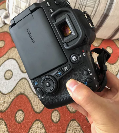 EOS佳能70D单反  98新 单机 没有...