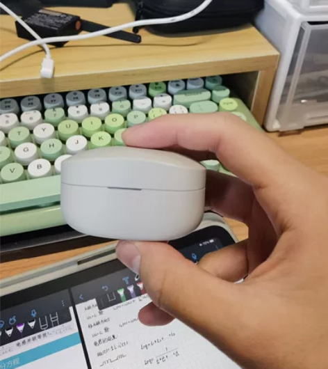 索尼xm4耳机仓 之前以为掉了重新配了一个...