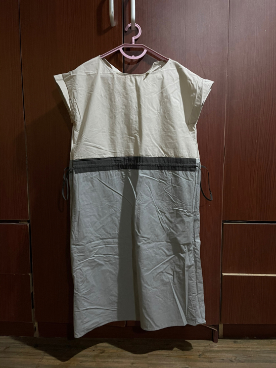 全新均码素色松紧腰连衣裙