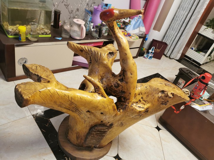 这个虎鹤双形的根雕非常漂亮，很有神韵，当我...