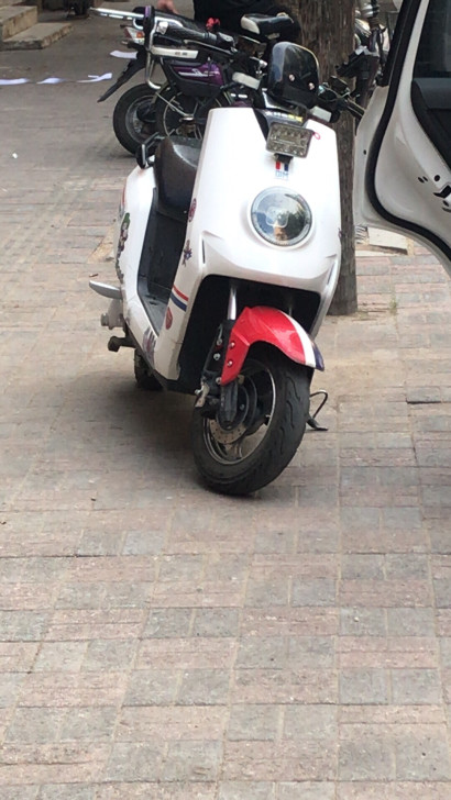 仿小牛电动车，72伏，空车，速度六十多，前...