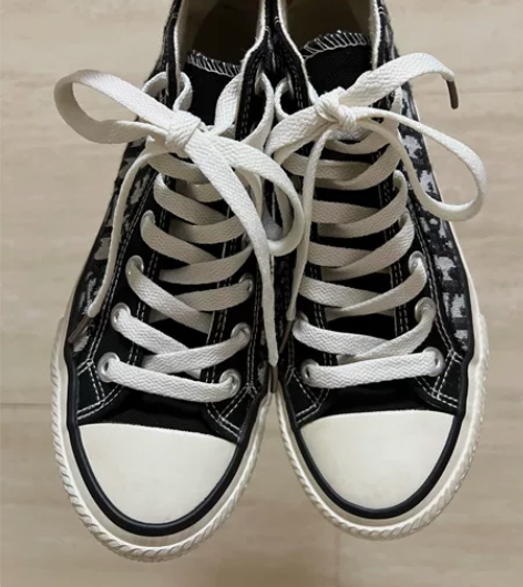 卓诗尼帆布鞋，买来穿了一两次，一直放鞋柜闲...