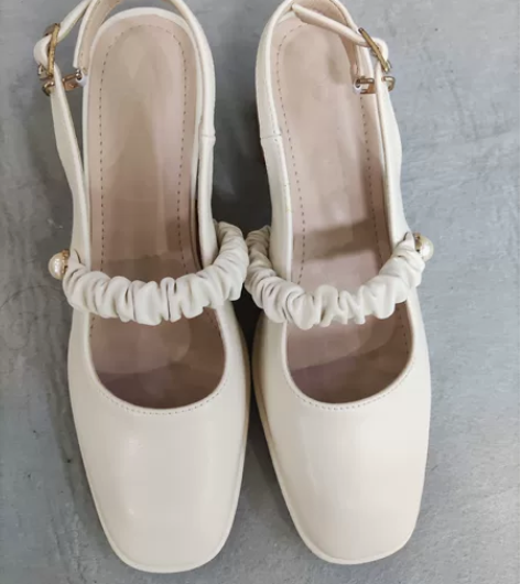 36码初系白色软皮单鞋 拍照板鞋不议价不退换