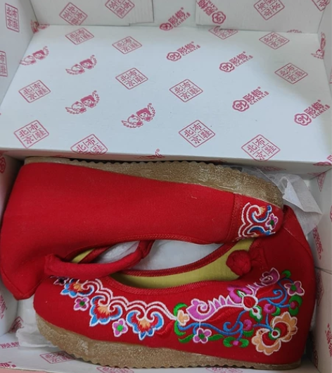 老北京布鞋，全新红色内增高鞋子，很喜庆，买...