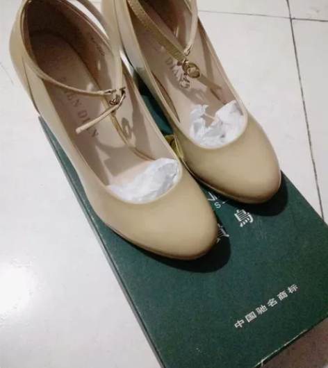 包邮真典正品新款时尚搭扣单鞋舒适百搭高跟防...