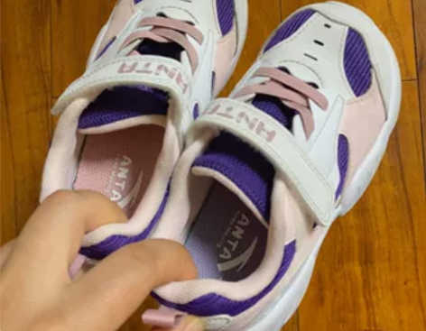 安踏儿童运动鞋，包邮便宜出 感兴趣的话点“...